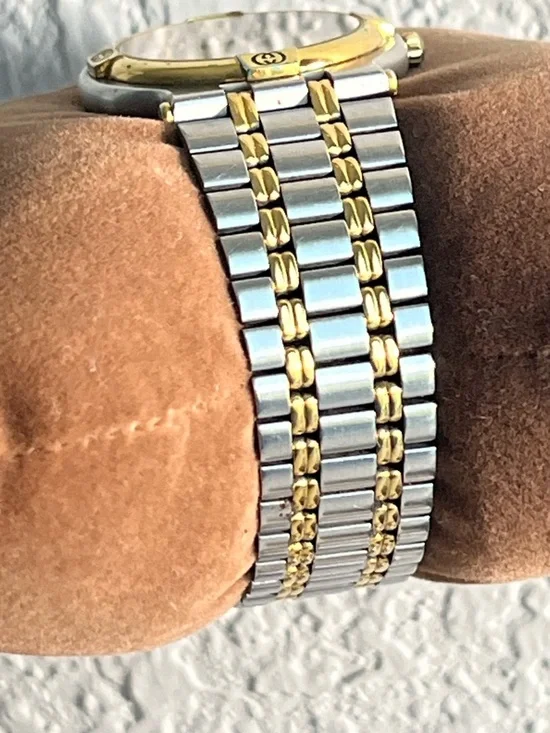 Gucci 9000M men's wristwatch dual tone gold dial. - Picture 4 of 12